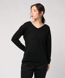 バックデザインがおしゃれな万能ニットソー