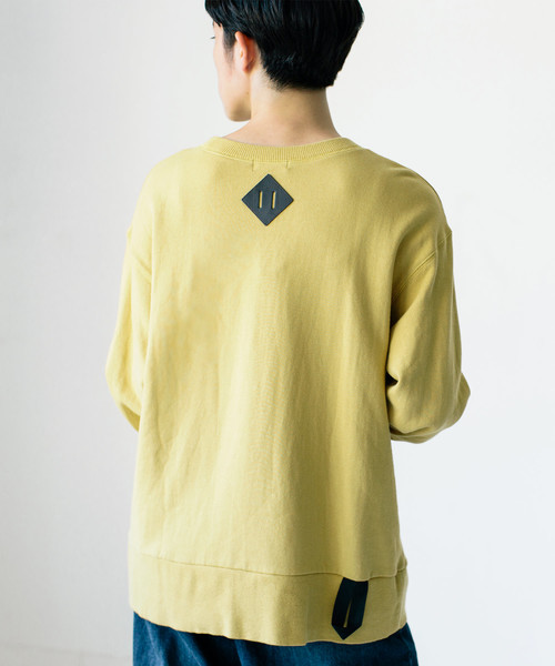 Ne-net（ネネット）の「S BACK PACK裏毛 トレーナー（スウェット・レディース・グレー/イエロー/ブラック・02/03）」の4枚目の写真