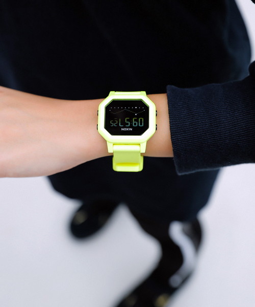 NIXON（ニクソン）の「THE SIREN（デジタル腕時計）」 - WEAR