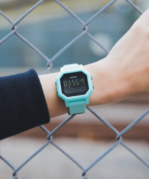 NIXON（ニクソン）の「THE SIREN（デジタル腕時計）」 - WEAR
