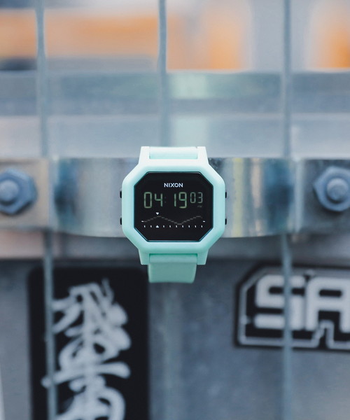 NIXON（ニクソン）の「THE SIREN（デジタル腕時計）」 - WEAR