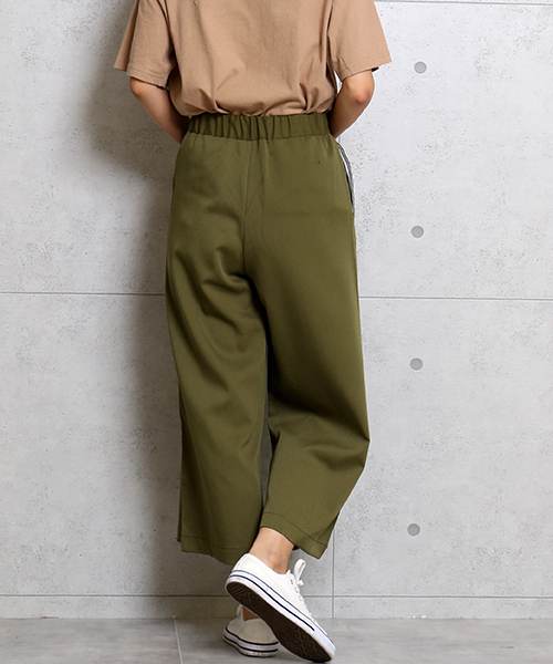 CHARM BERRY TIC(チャームベリーチック)の「フロントボタンワイドパンツ(その他パンツ・レディース・ベージュ/ネイビー/グレー/カーキ・M/L)」の12枚目の写真