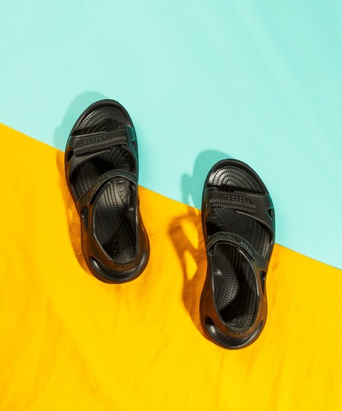 crocs（クロックス）の「スウィフトウォーター リバー サンダル メン Swiftwater River Sandal Men（サンダル・メンズ・ブラウン/ブラック×ブラック・25cm/26cm/27cm/28cm/29cm）」の7枚目の写真