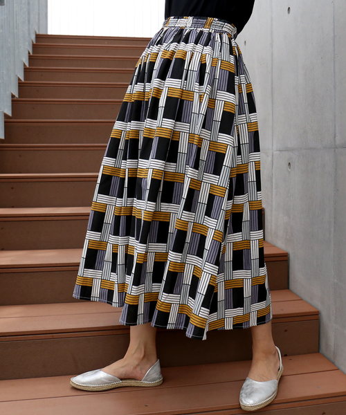 CHARM BERRY TIC（チャームベリーチック）の「クロスチェック柄フレアスカート（スカート・レディース・グレー/レッド/グリーン・M）」の2枚目の写真