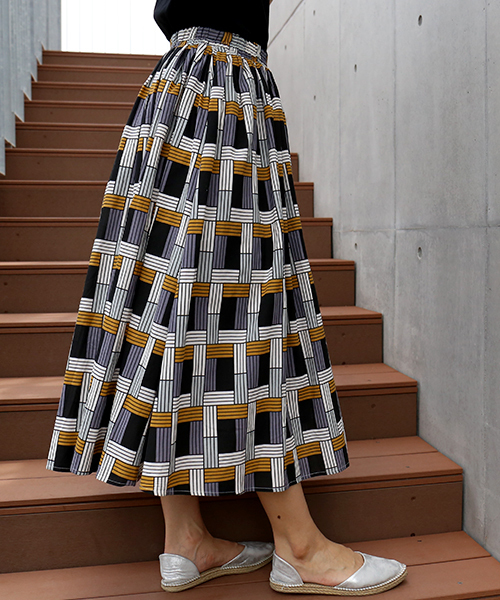 CHARM BERRY TIC（チャームベリーチック）の「クロスチェック柄フレアスカート（スカート・レディース・グレー/レッド/グリーン・M）」の4枚目の写真