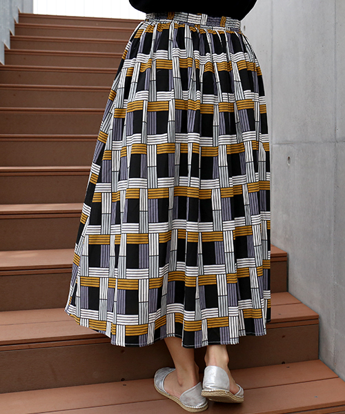 CHARM BERRY TIC（チャームベリーチック）の「クロスチェック柄フレアスカート（スカート・レディース・グレー/レッド/グリーン・M）」の5枚目の写真