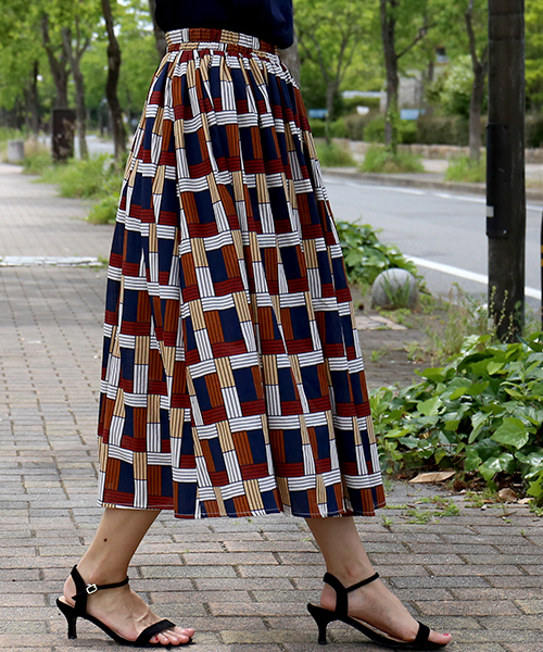 CHARM BERRY TIC（チャームベリーチック）の「クロスチェック柄フレアスカート（スカート・レディース・グレー/レッド/グリーン・M）」の8枚目の写真