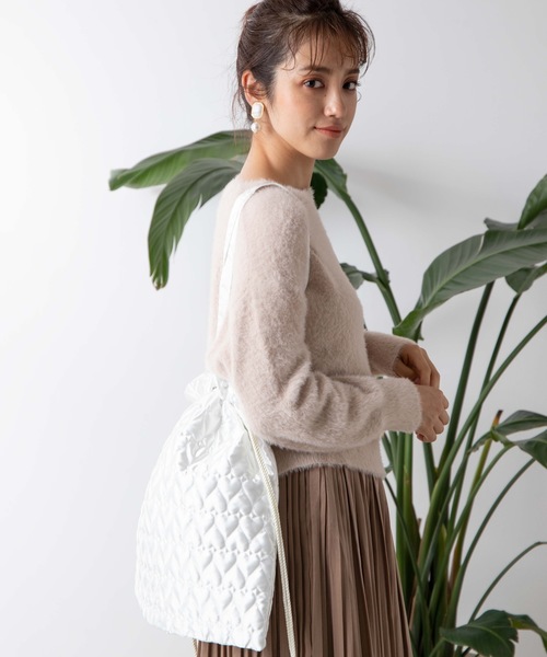 WEGO（ウィゴー）の「WEGO/キルティングリバーシブル巾着トートバッグ（トートバッグ・レディース・ホワイト/ブラック/ベージュ/ピンク・FREE）」の2枚目の写真