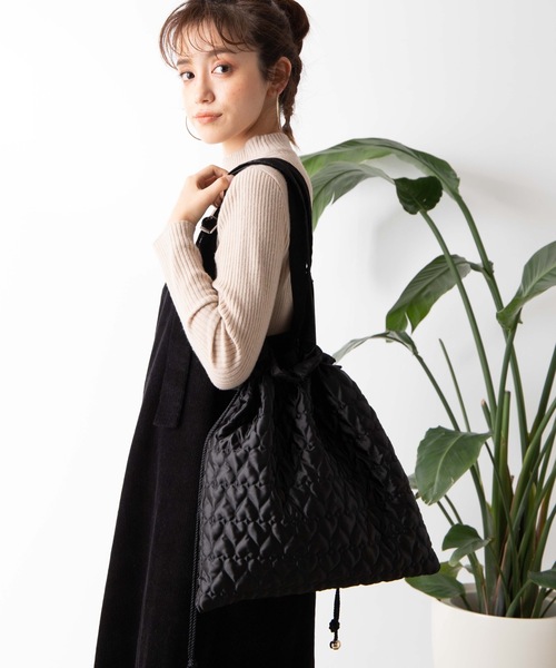 WEGO（ウィゴー）の「WEGO/キルティングリバーシブル巾着トートバッグ（トートバッグ・レディース・ホワイト/ブラック/ベージュ/ピンク・FREE）」の3枚目の写真
