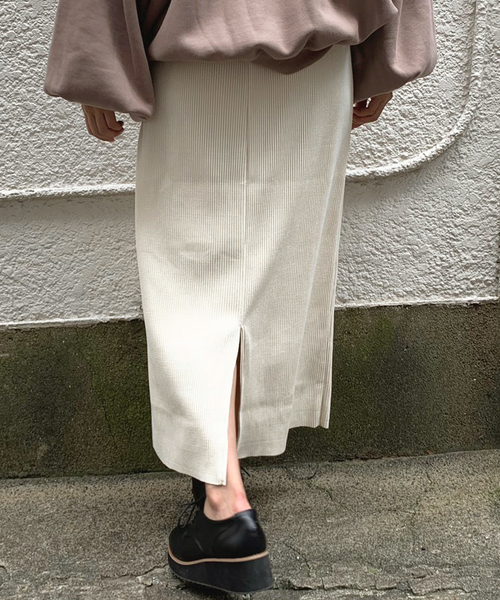 apres jour mignon（アプレジュールミニョン）の「スエードプリーツナロースカート【ZOZOTOWN限定アイテム】（スカート・レディース・ブラック/アイボリー/ライトブラウン・フリー）」の9枚目の写真