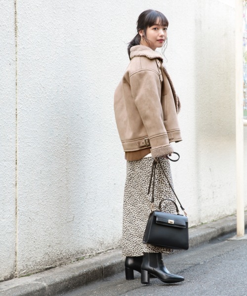 LOWRYS FARM（ローリーズファーム）の「Ｂ３　860525（ブルゾン・レディース・ブラウン/ベージュ・FREE）」の3枚目の写真