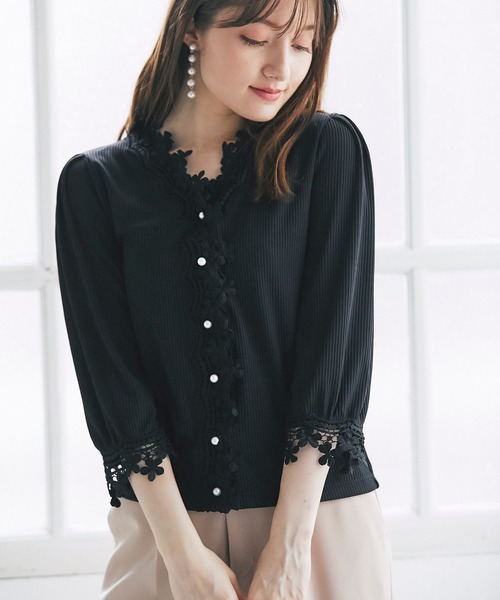 tocco closet(トッコ クローゼット)の「フラワーレース装飾パール釦テレコリブカットソーカーディガン(カーディガン/ボレロ・レディース・ブラック/ベージュ/サックスブルー・M)」の15枚目の写真