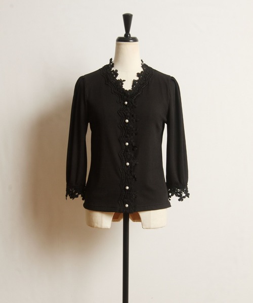 tocco closet(トッコ クローゼット)の「フラワーレース装飾パール釦テレコリブカットソーカーディガン(カーディガン/ボレロ・レディース・ブラック/ベージュ/サックスブルー・M)」の16枚目の写真