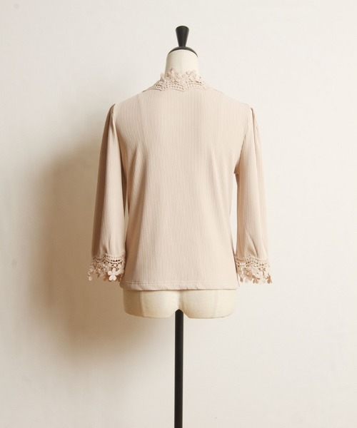 tocco closet(トッコ クローゼット)の「フラワーレース装飾パール釦テレコリブカットソーカーディガン(カーディガン/ボレロ・レディース・ブラック/ベージュ/サックスブルー・M)」の19枚目の写真