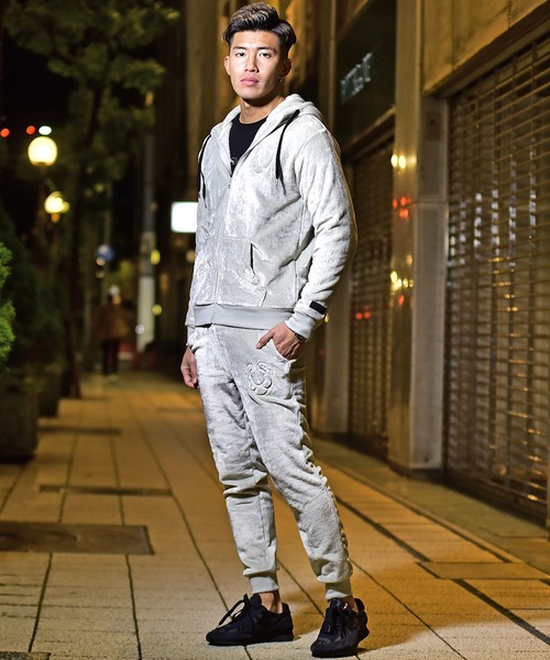 SOMEDIFF(サムディフ)の「【SOMEDIFF】モコモコフリース素材ジップパーカー+ジョガーパンツセットアップ(セットアップ・メンズ・グレー/ブラック/ブラック系その他・L/XL/M)」の15枚目の写真
