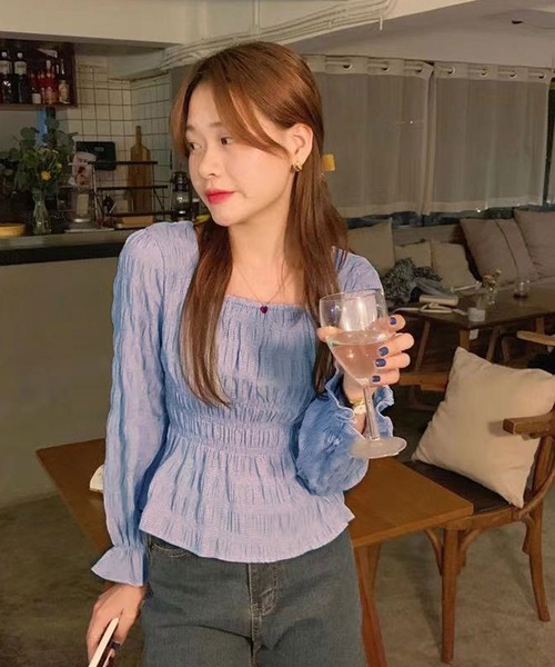 Newlyme（ニューリーミー）の「シャーリングブラウス（シャツ/ブラウス・レディース・ブルー/ホワイト・SMALL/LARGE/X-LARGE/MEDIUM）」の3枚目の写真