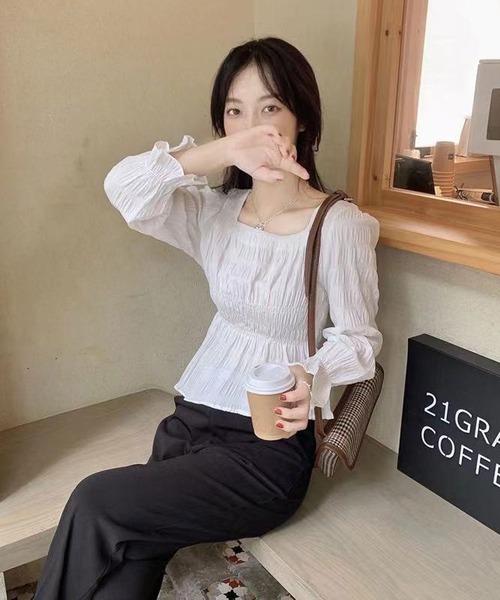 Newlyme（ニューリーミー）の「シャーリングブラウス（シャツ/ブラウス・レディース・ブルー/ホワイト・SMALL/LARGE/X-LARGE/MEDIUM）」の5枚目の写真