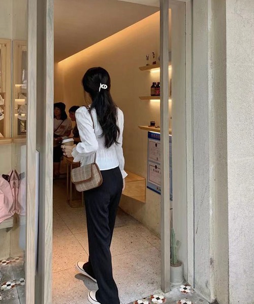 Newlyme（ニューリーミー）の「シャーリングブラウス（シャツ/ブラウス・レディース・ブルー/ホワイト・SMALL/LARGE/X-LARGE/MEDIUM）」の7枚目の写真