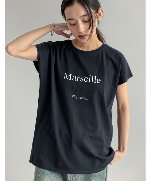 Re:EDIT（リエディ）の「[新デザイン追加][UVカット][接触冷感][紫外線対策][累計販売枚数2.1万枚突破！]選べるフロントロゴorフォトフレンチスリーブTシャツ（Tシャツ/カットソー・レディース・ブラック/オフホワイト/モカ/グレイッシュベージュ/ブラック系その他/ホワイト系その他/ブラック系その他2/ブラック系その他3/ホワイト系その他2/ホワイト系その他3/ホワイト系その他4/ブラック系その他4・MEDIUM/LARGE）」の8枚目の写真