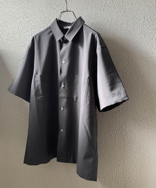 URBAN RESEARCH DOORS（アーバンリサーチドアーズ）の「セオアルファダブルポケットシャツ（シャツ/ブラウス・メンズ・チャコールグレー/ライトブラウン/グリーン系その他・40/38）」の2枚目の写真