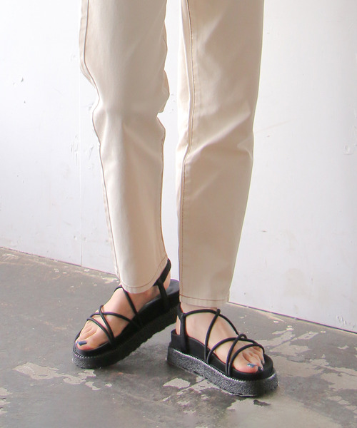 VENCEEXCHANGE（ヴァンスエクスチェンジ）の「コードレースアップスポーツサンダル（サンダル・レディース・ブラック/ベージュ/ホワイト・M/L/S）」の3枚目の写真