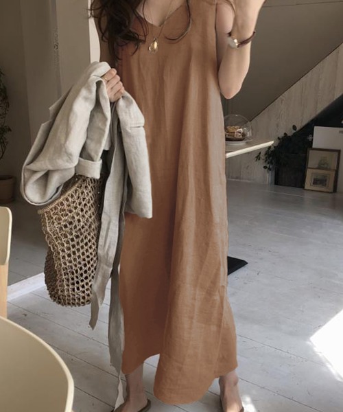 JUNOAH（ジュノア）の「麻レーヨンキャミソールマキシ丈ワンピース（ワンピース・レディース・ブラック/ブルー/グリーン/アイボリー/モカ/グレイッシュベージュ・FREE）」の3枚目の写真