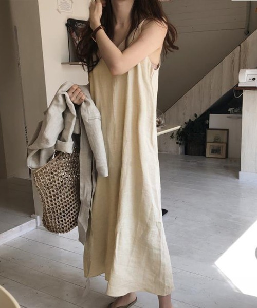 JUNOAH（ジュノア）の「麻レーヨンキャミソールマキシ丈ワンピース（ワンピース・レディース・ブラック/ブルー/グリーン/アイボリー/モカ/グレイッシュベージュ・FREE）」の9枚目の写真