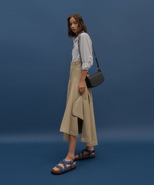 CHARLES & KEITH（チャールズ & キース）の「コイルド トップハンドルショルダーバッグ / Coiled Top Handle Shoulder Bag（ショルダーバッグ・レディース・ブラック/ライトブラウン/クリーム・M）」の8枚目の写真