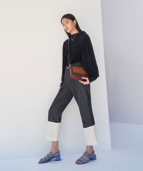 CHARLES & KEITH（チャールズ & キース）の「コイルド トップハンドルショルダーバッグ / Coiled Top Handle Shoulder Bag（ショルダーバッグ・レディース・ブラック/ライトブラウン/クリーム・M）」の15枚目の写真