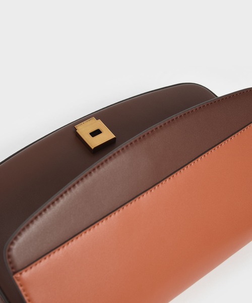 CHARLES & KEITH（チャールズ & キース）の「コイルド トップハンドルショルダーバッグ / Coiled Top Handle Shoulder Bag（ショルダーバッグ・レディース・ブラック/ライトブラウン/クリーム・M）」の16枚目の写真