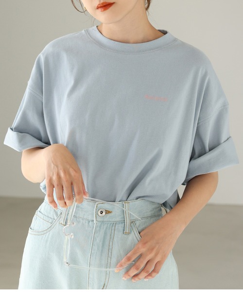 one after another NICE CLAUP（ワンアフターアナザーナイスクラップ）の「【ZOZO限定】ミニマルロゴTシャツ（Tシャツ/カットソー・レディース・オフホワイト/チャコール/サックスブルー/イエロー・FREE）」の3枚目の写真