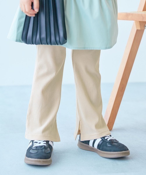 devirock（デビロック）の「すらっと脚長 リブフレアパンツ（その他パンツ・キッズ・グレー系その他/ブラウン系その他/ライトカーキ/ブラック/ブルーグレー/レッド系1/エメラルド/ピンク系6/ピンク系その他2/パープル系5/ヘザーチャコール/ブルー系6/パープル系7/イエロー系3/ブラウン系/杢グレー/ピンク系7/アイボリー・110cm/160cm/140cm/150cm/100cm/130cm/120cm）」の2枚目の写真