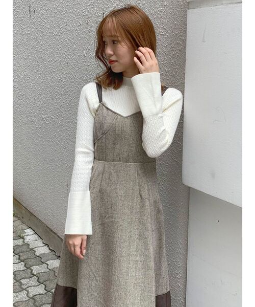 dazzlin（ダズリン）の「ミックスボーダースリーブフレアニット（ニット/セーター・レディース・ブラック/ベージュ/グレー/モカ/オフホワイト・FREE）」の2枚目の写真