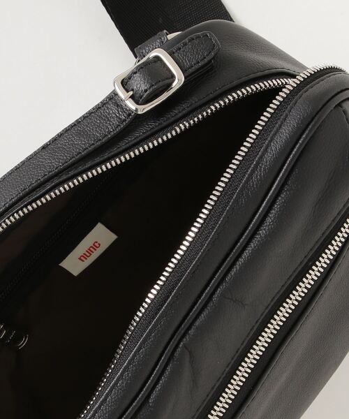 NUNC（ヌンク）の「nunc L Shaped Belt Bag (NN456010)（ボディバッグ/ウエストポーチ・メンズ・ブラック・FREE）」の2枚目の写真