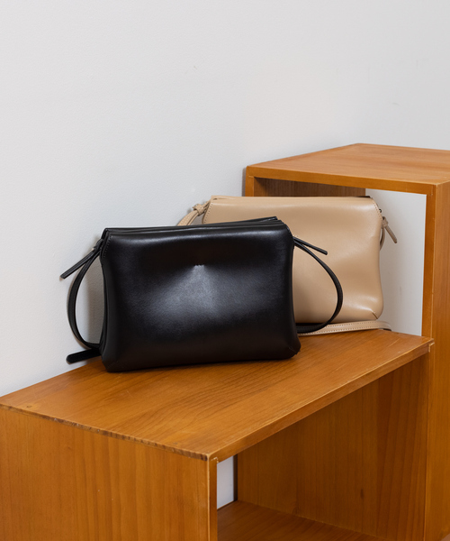 YAHKI（ヤーキ）の「YAHKI 別注 Soft Ｗ Face ショルダーバッグ（ショルダーバッグ・レディース・ベージュ/ブラック・フリー）」の18枚目の写真