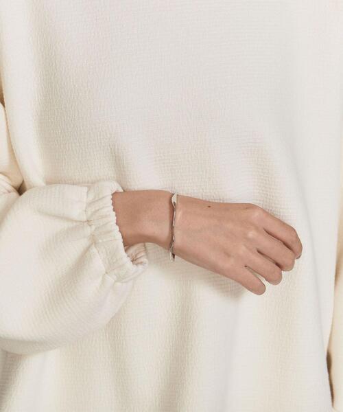 BEAUTY&YOUTH UNITED ARROWS（ビューティーアンドユースユナイテッドアローズ）の「BY メタルフリル バングル（バングル/リストバンド・レディース・シルバー/ゴールド・FREE）」の6枚目の写真