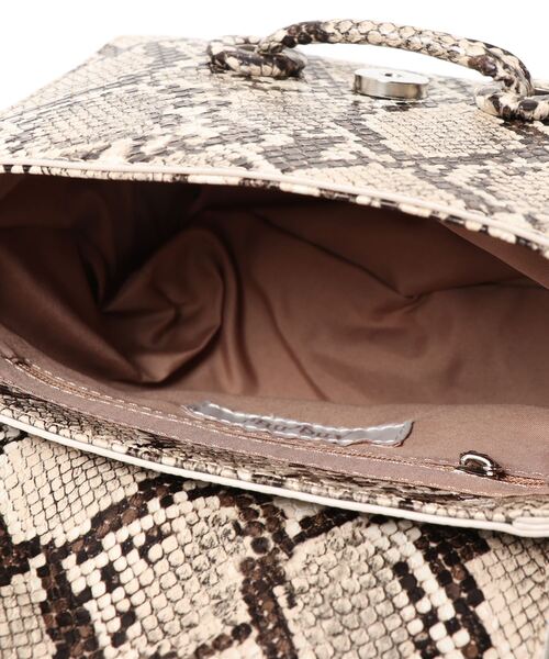 Andemiu(アンデミュウ)の「フロントベルトショルダーバッグ236264(ショルダーバッグ・レディース・ブラック/その他/ベージュ・FREE)」の6枚目の写真