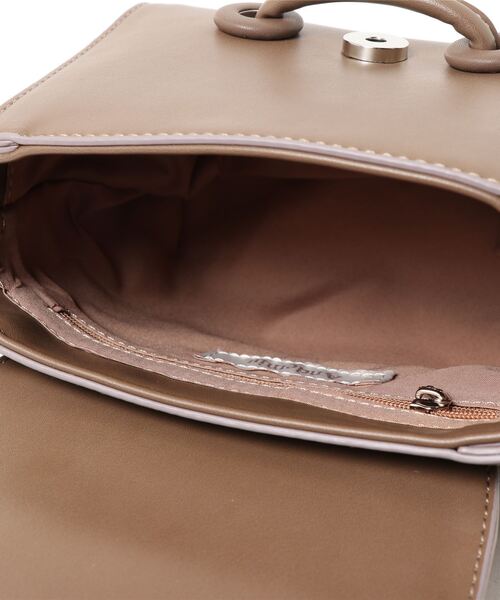 Andemiu(アンデミュウ)の「フロントベルトショルダーバッグ236264(ショルダーバッグ・レディース・ブラック/その他/ベージュ・FREE)」の7枚目の写真