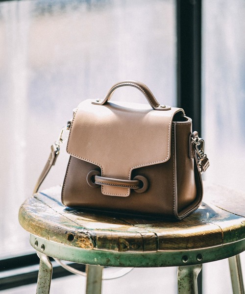 Andemiu(アンデミュウ)の「フロントベルトショルダーバッグ236264(ショルダーバッグ・レディース・ブラック/その他/ベージュ・FREE)」の3枚目の写真