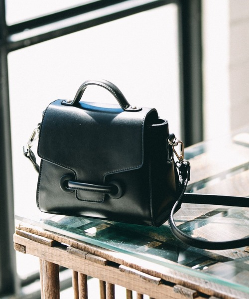 Andemiu(アンデミュウ)の「フロントベルトショルダーバッグ236264(ショルダーバッグ・レディース・ブラック/その他/ベージュ・FREE)」の2枚目の写真