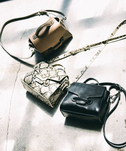 Andemiu(アンデミュウ)の「フロントベルトショルダーバッグ236264(ショルダーバッグ・レディース・ブラック/その他/ベージュ・FREE)」の15枚目の写真