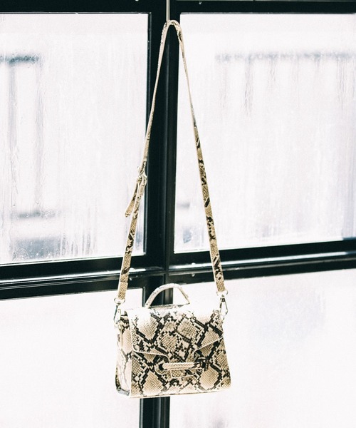 Andemiu(アンデミュウ)の「フロントベルトショルダーバッグ236264(ショルダーバッグ・レディース・ブラック/その他/ベージュ・FREE)」の16枚目の写真