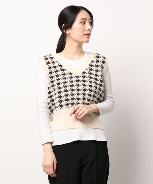 CECIL McBEE(セシルマクビー)の「千鳥柄ニットベスト(ベスト・レディース・ベージュ/ブラック/モカ・MEDIUM)」の1枚目の写真