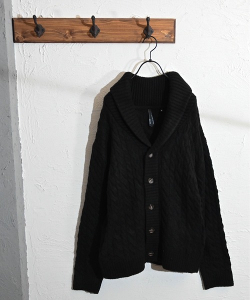 Anytime Songs（エニータイムソングス）の「ケーブル編みニット　ショールカーディガン（カーディガン/ボレロ・メンズ・オフホワイト/ブラック/グレイッシュベージュ・MEDIUM/X-LARGE/LARGE）」の2枚目の写真