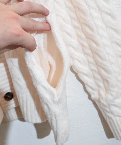 Anytime Songs（エニータイムソングス）の「ケーブル編みニット　ショールカーディガン（カーディガン/ボレロ・メンズ・オフホワイト/ブラック/グレイッシュベージュ・MEDIUM/X-LARGE/LARGE）」の4枚目の写真