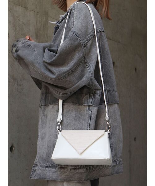 MURUA（ムルーア）の「ミニショルダーバッグ（ショルダーバッグ・レディース・ホワイト/ブラック・FREE）」の2枚目の写真