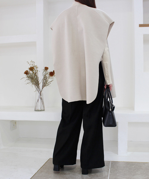 MODE ROBE（モードローブ）の「サイドオープンオーバーサイズジレ（ベスト・レディース・ブラック/アイボリー・FREE）」の7枚目の写真