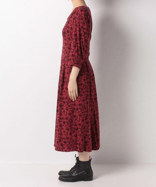 agnes b.(アニエスベー)の「JGI2 ROBE フラワープリントワンピース(ワンピース・レディース・レッド系その他・1/2/3)」の2枚目の写真