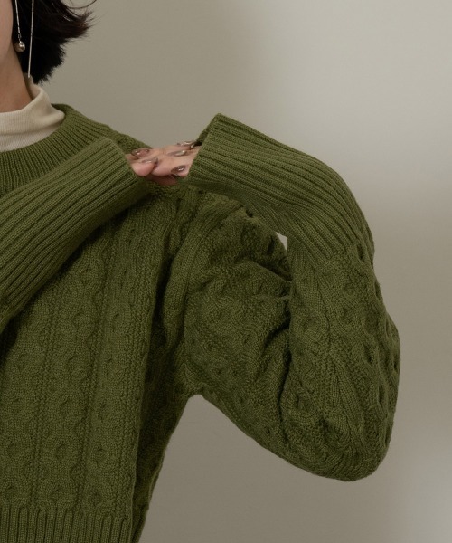 I_am(アイアム)の「balance short round knit(ニット/セーター・レディース・カーキ/アイボリー/モカ・FREE)」の3枚目の写真