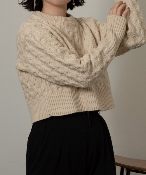 I_am(アイアム)の「balance short round knit(ニット/セーター・レディース・カーキ/アイボリー/モカ・FREE)」の2枚目の写真